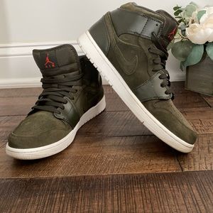 AIR  Men’s Shoe 10.5